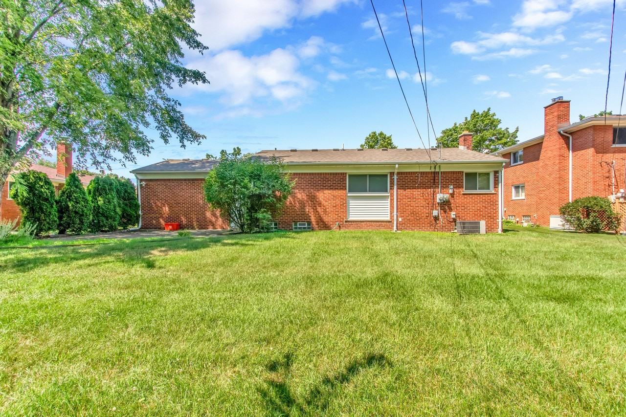 16345 Pollyanna St - Photo 6 of 27