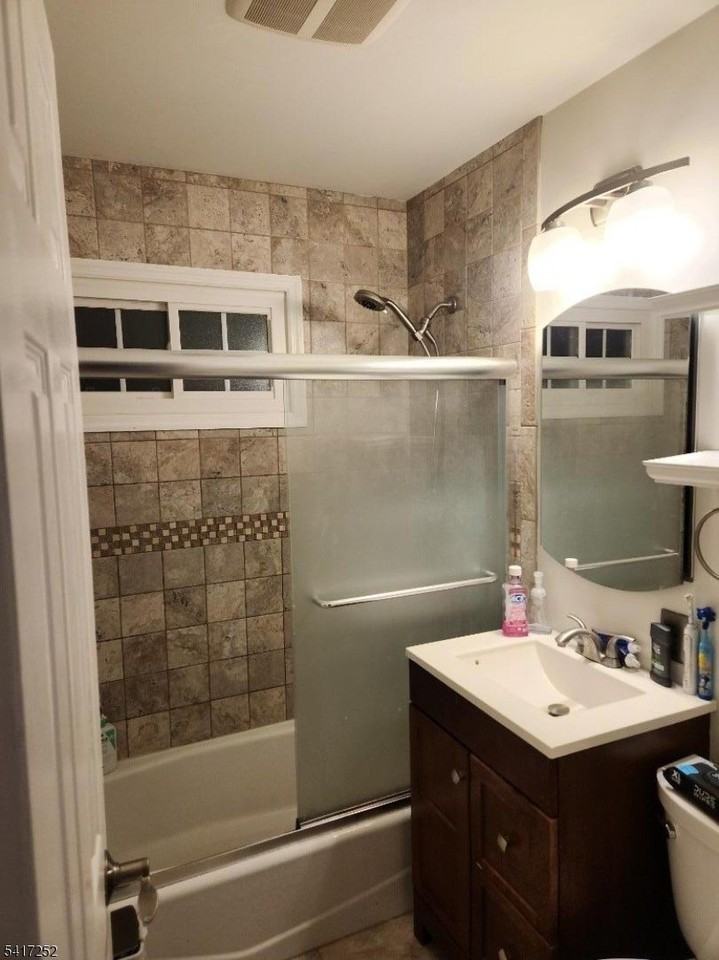 52 Vetrone Dr - Photo 4 of 10