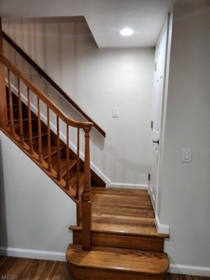 52 Vetrone Dr - Photo 7 of 10