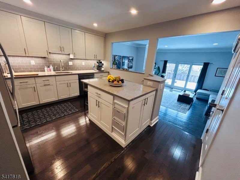 75 Derby Ct - Photo 3 of 24