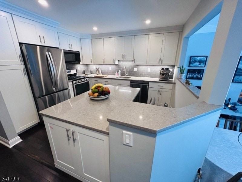 75 Derby Ct - Photo 4 of 24