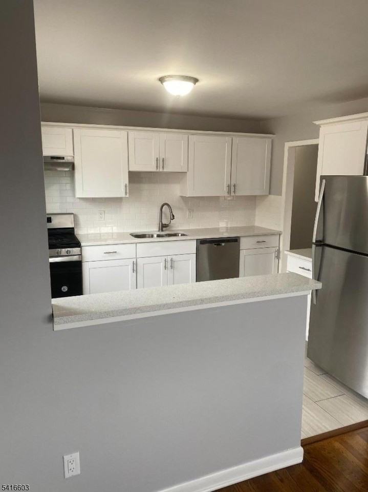 409 Gable Ln - Photo 4 of 16