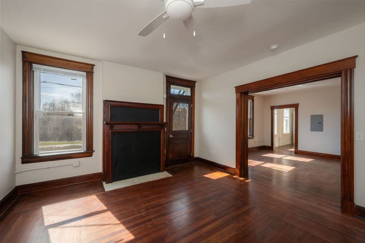 Brewster Ave Apartments - Photo 2 of 5