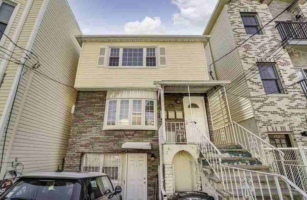 194 Hancock Ave #3 - Photo 3 of 11