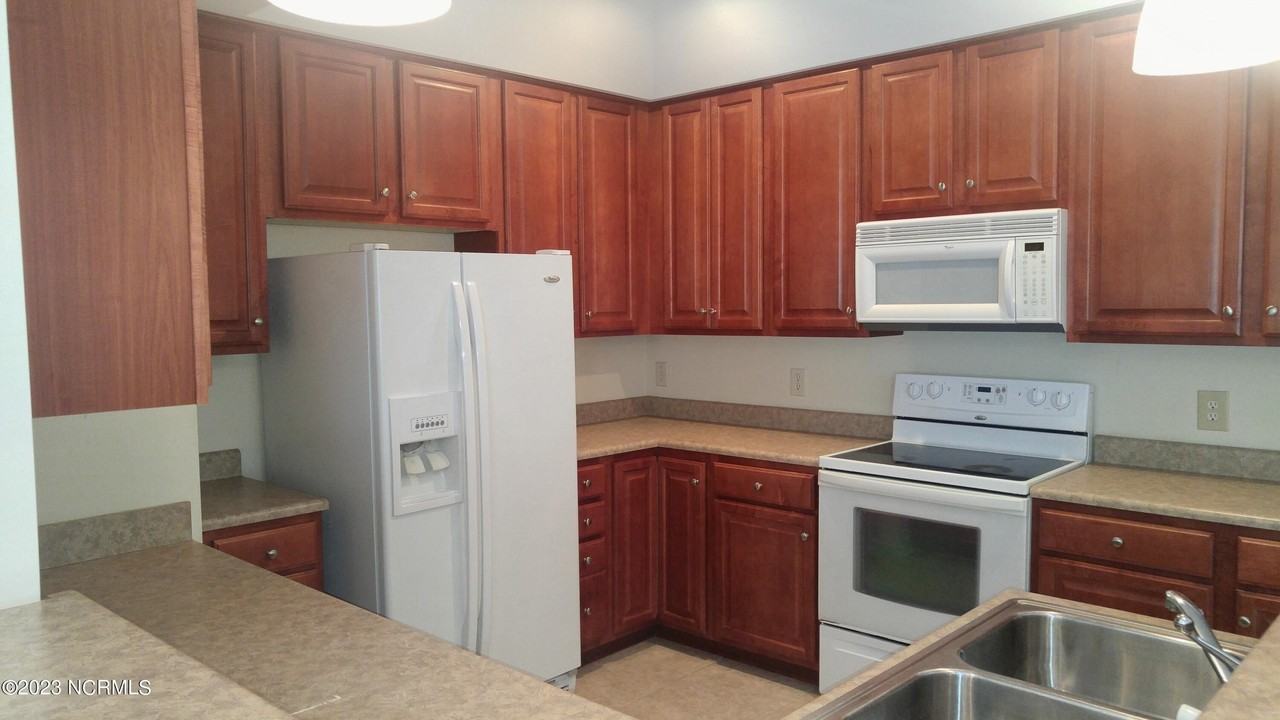 908 Resort Cir Unit 707 - Photo 2 of 20