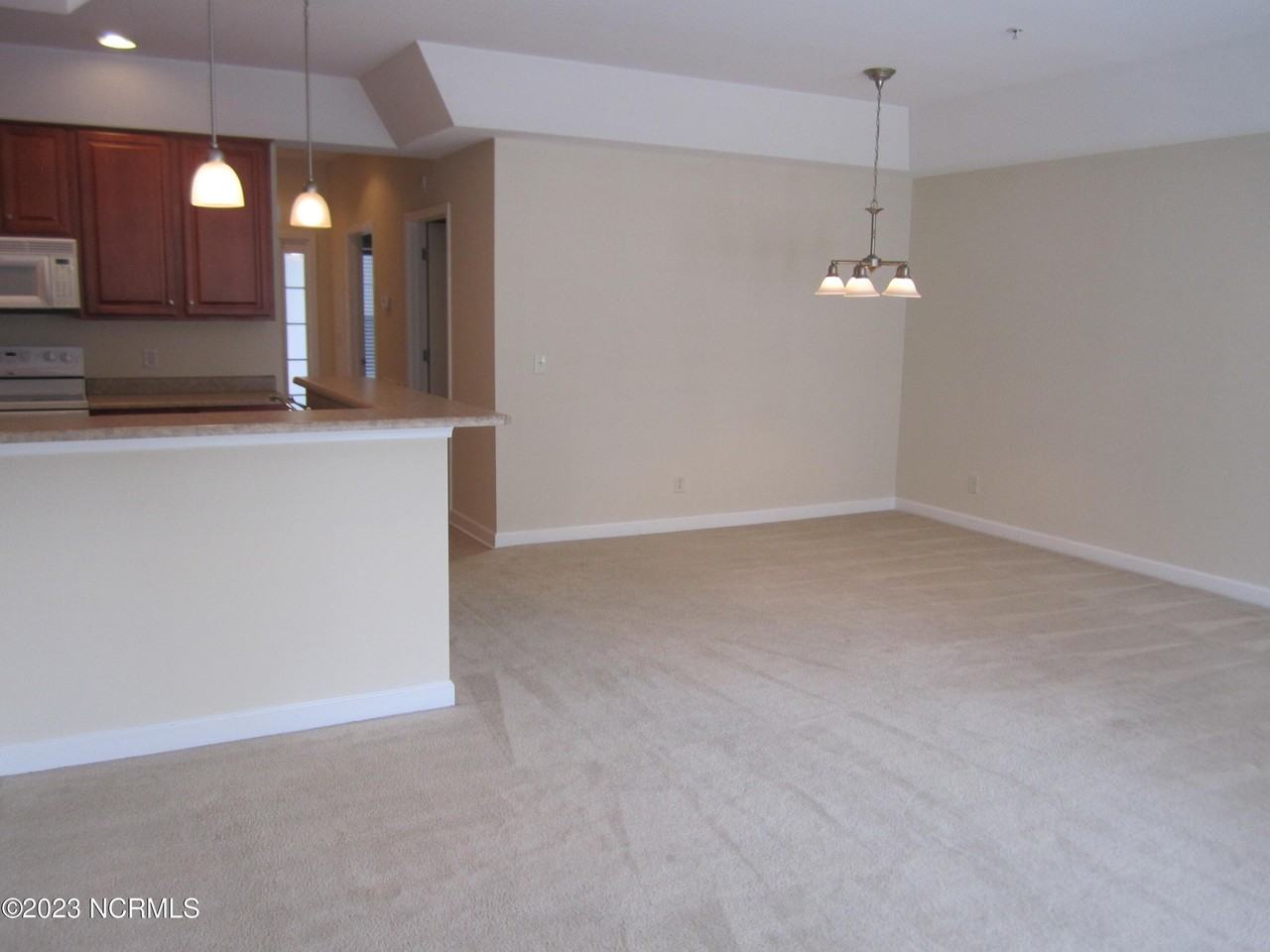 908 Resort Cir Unit 707 - Photo 4 of 20