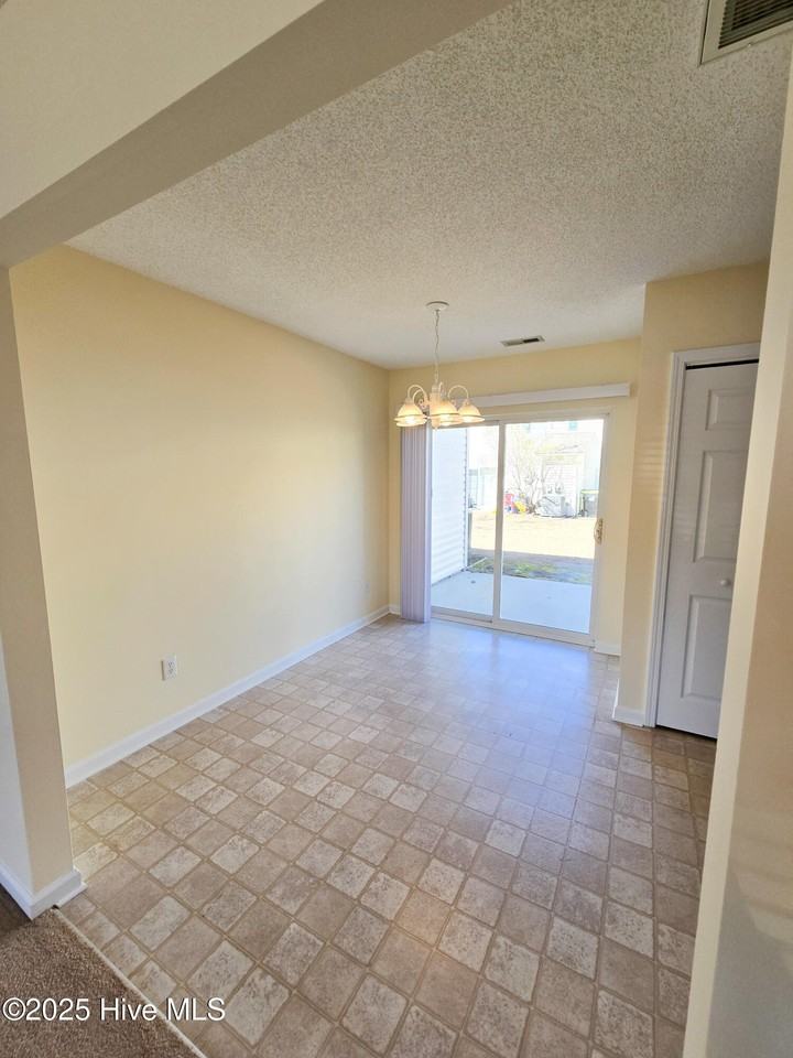 69 Crush Ct - Photo 5 of 22