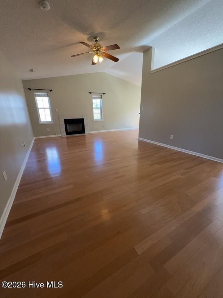 306 Kenilworth Pl - Photo 2 of 16