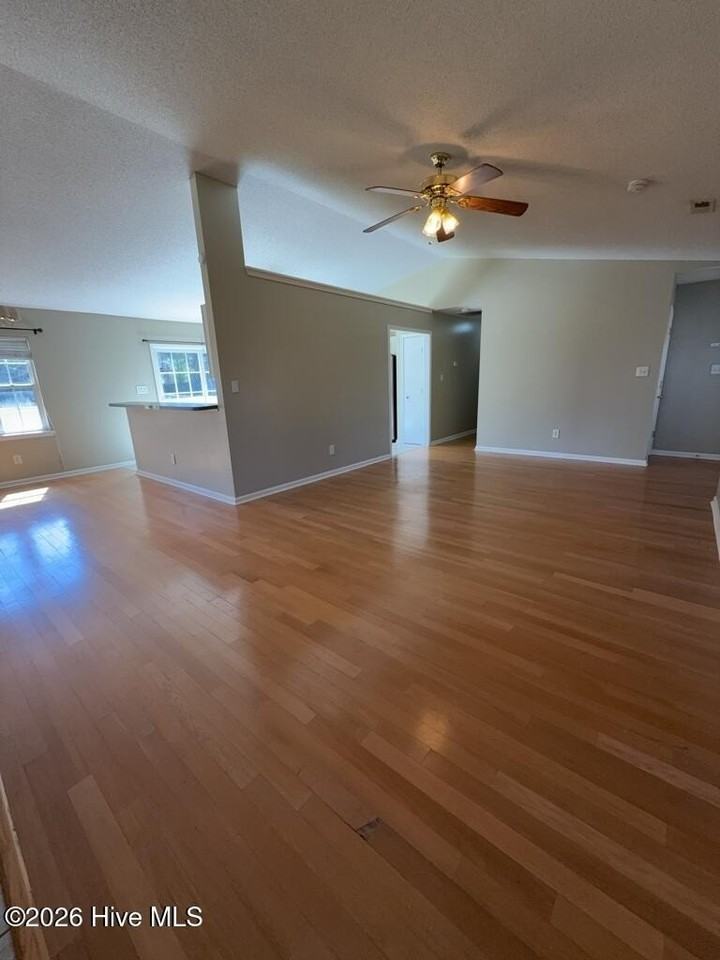 306 Kenilworth Pl - Photo 4 of 16