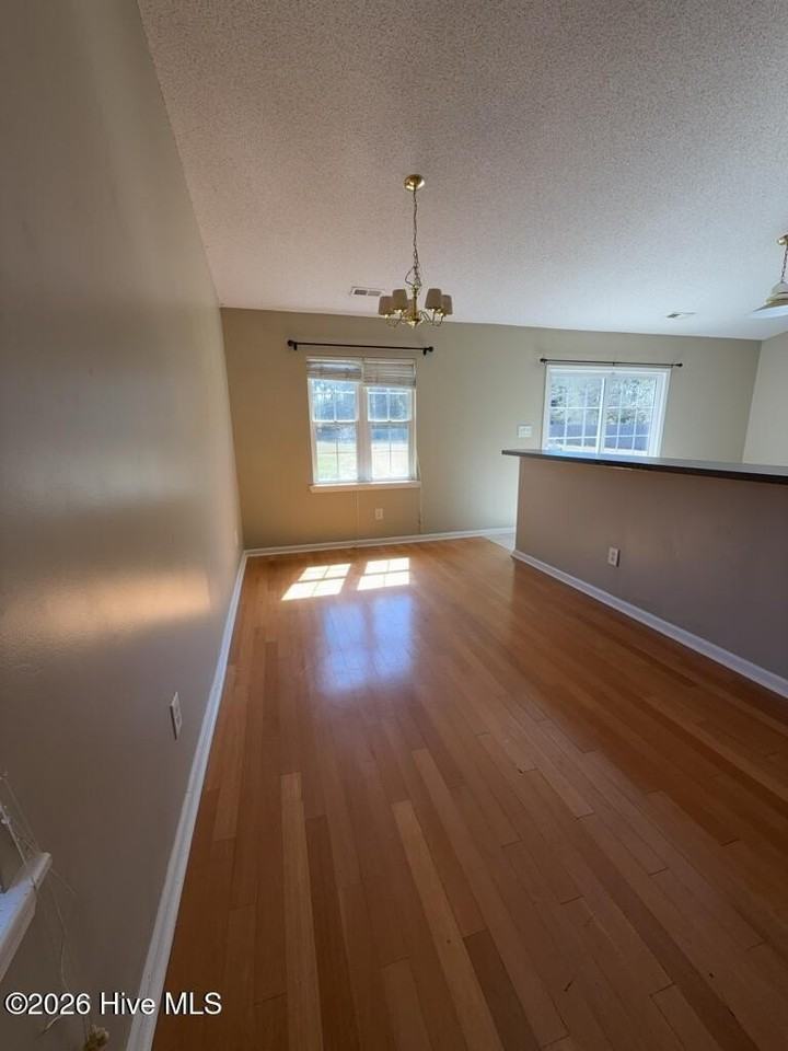 306 Kenilworth Pl - Photo 7 of 16