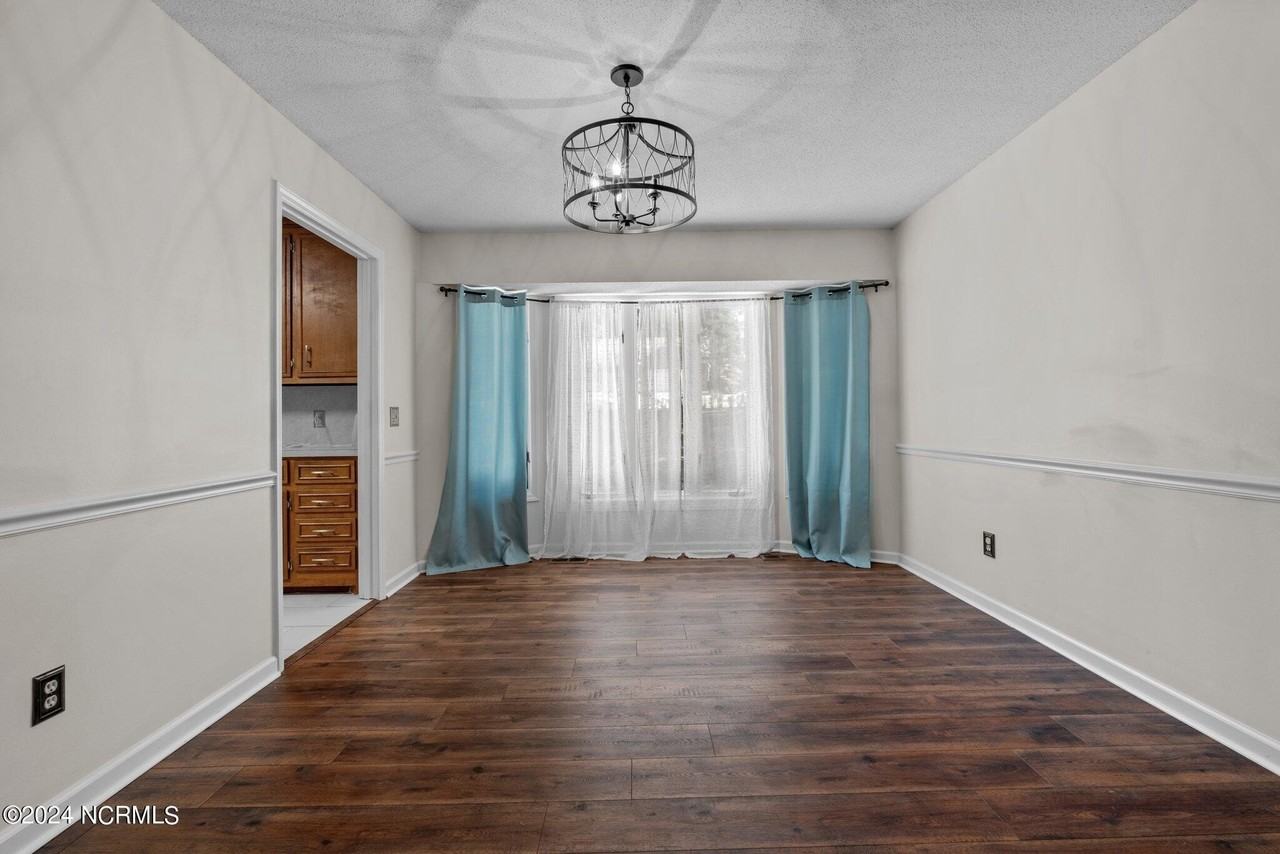 618 Chelsea Dr - Photo 3 of 42