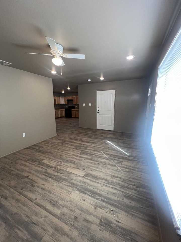 1505 E 6th St - Photo 6 of 22