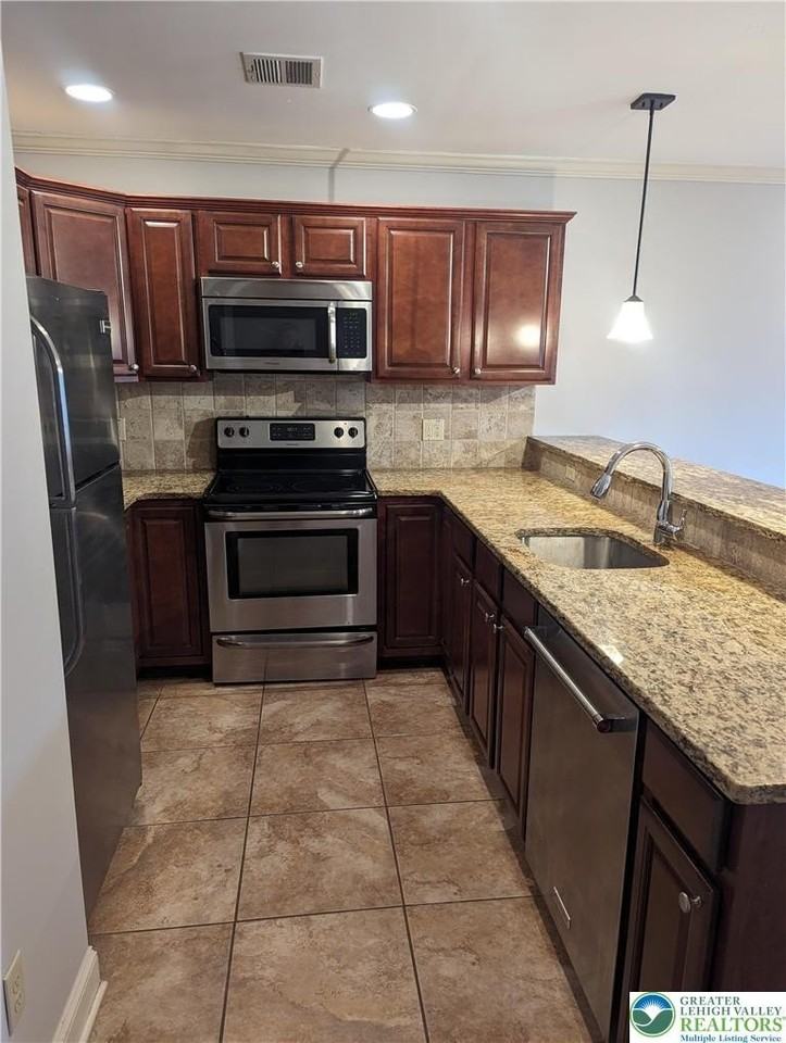 128 W 4th St Apt 2l - Photo 2 of 8