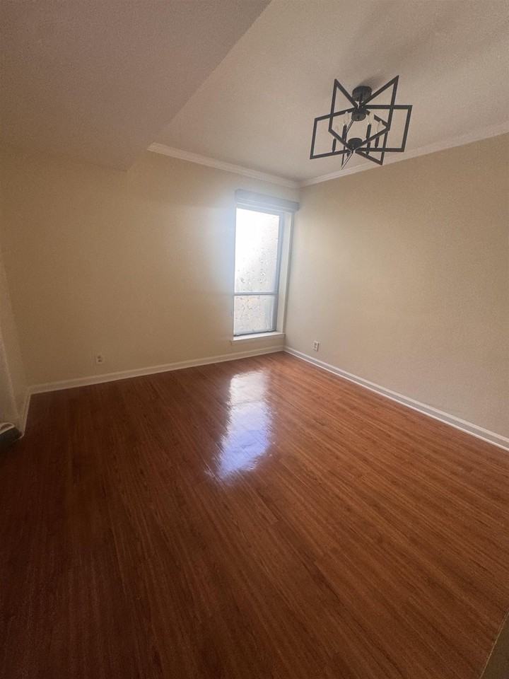 6633 Poplar Woods Cir S #1 - Photo 5 of 32