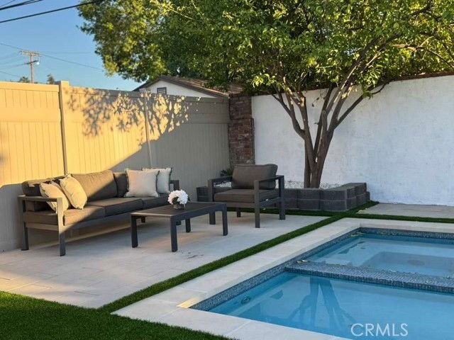 23010 Hartland St - Photo 5 of 8