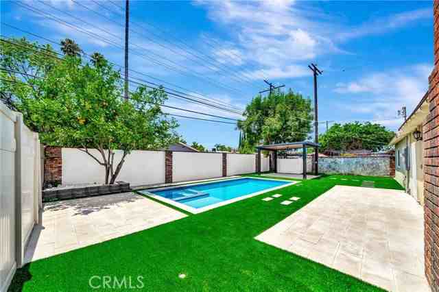 23010 Hartland St - Photo 7 of 8