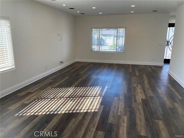 17358 Martha St - Photo 2 of 8