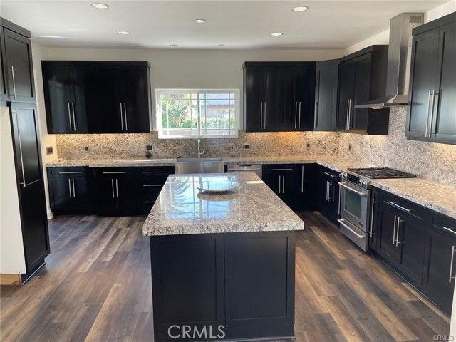 17358 Martha St - Photo 3 of 8