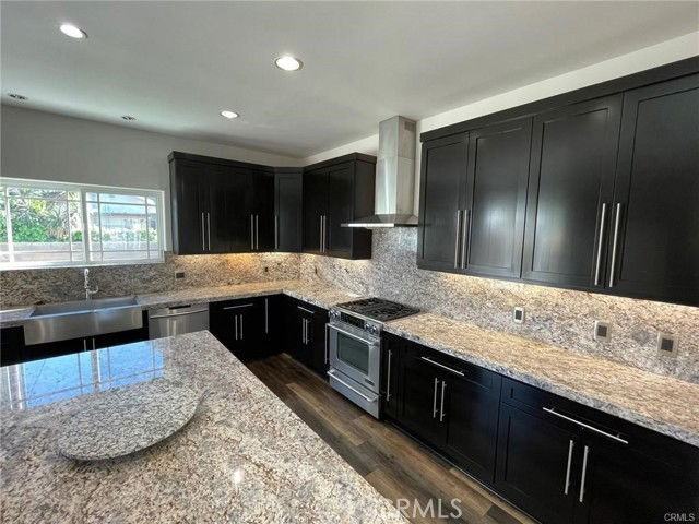 17358 Martha St - Photo 4 of 8