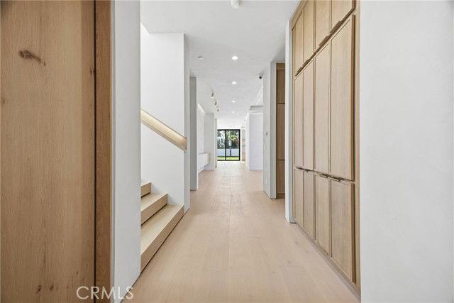 4827 Stansbury Ave - Photo 4 of 8