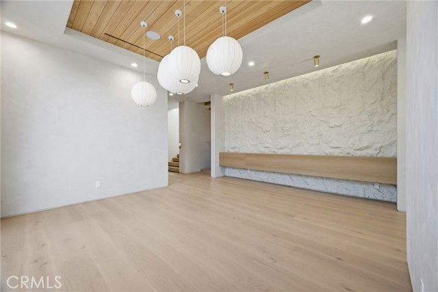 4827 Stansbury Ave - Photo 6 of 8