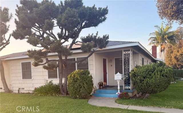 10731 Freer St - Photo 3 of 8