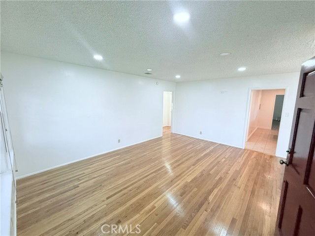 10731 Freer St - Photo 6 of 8