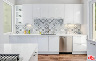 95 N Sierra Bonita Ave #2 - Photo 3 of 8