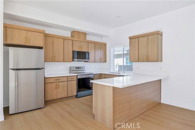 10905 Dalerose Ave #B - Photo 3 of 8