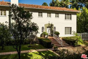 featured image of 1004 N Beverly Dr