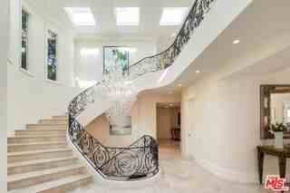 1350 Benedict Canyon Dr - Photo 2 of 8