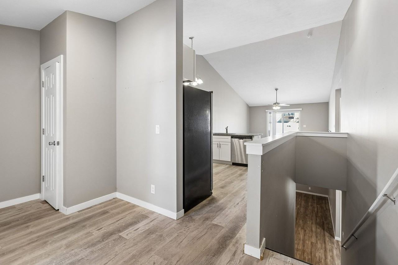 1069 N 170th Ter - Photo 5 of 25