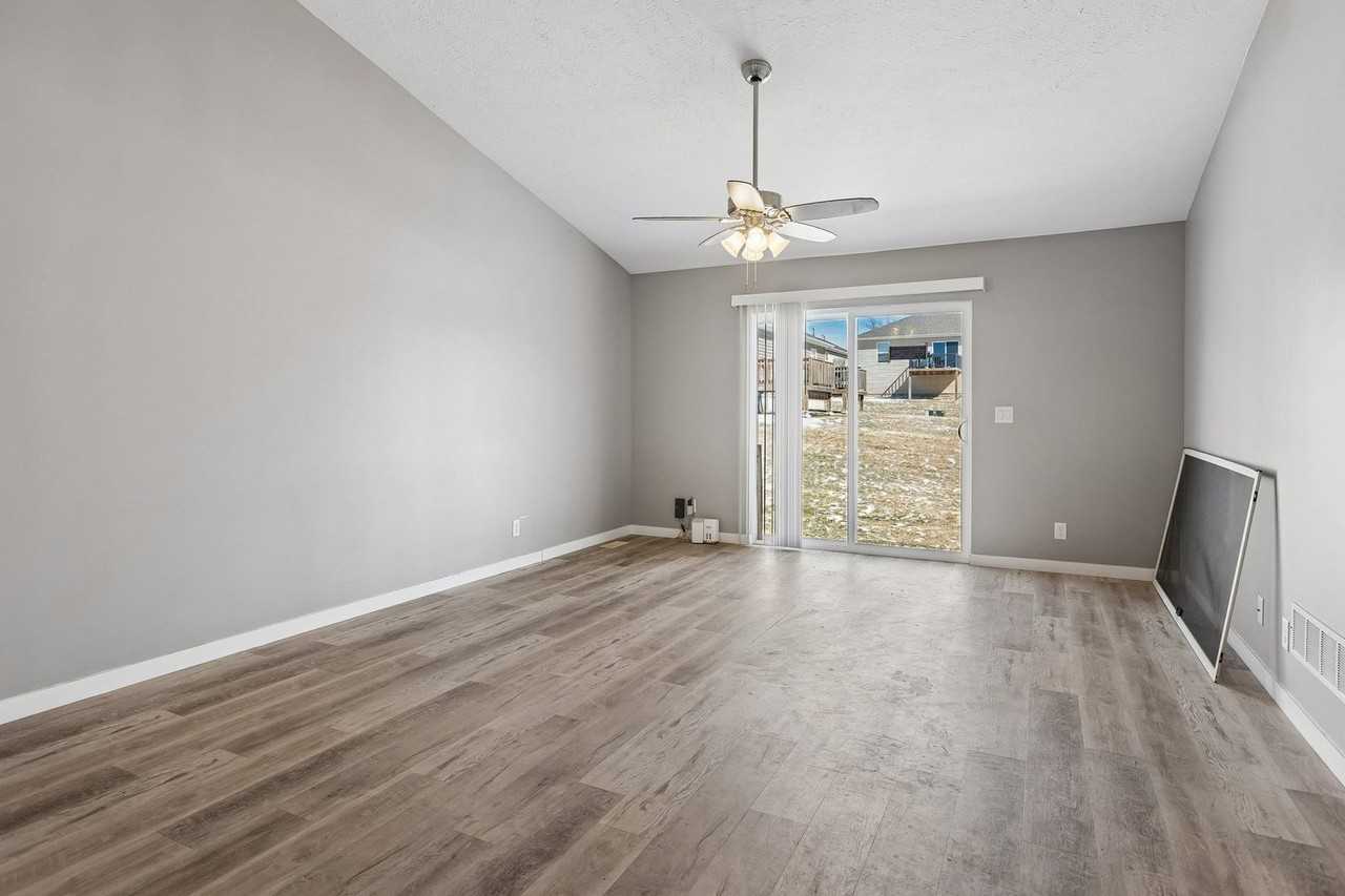 1069 N 170th Ter - Photo 6 of 25