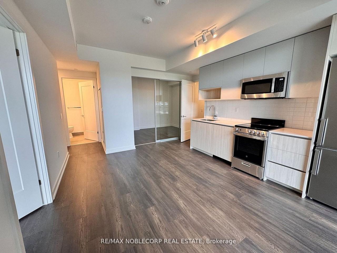 801 The Queensway - Photo 6 of 13