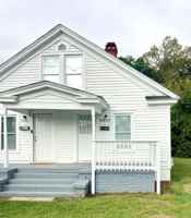 featured image of 902 1/2 N East St #1