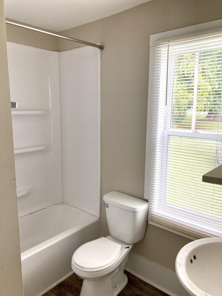 902 1/2 N East St #1 - Photo 4 of 13