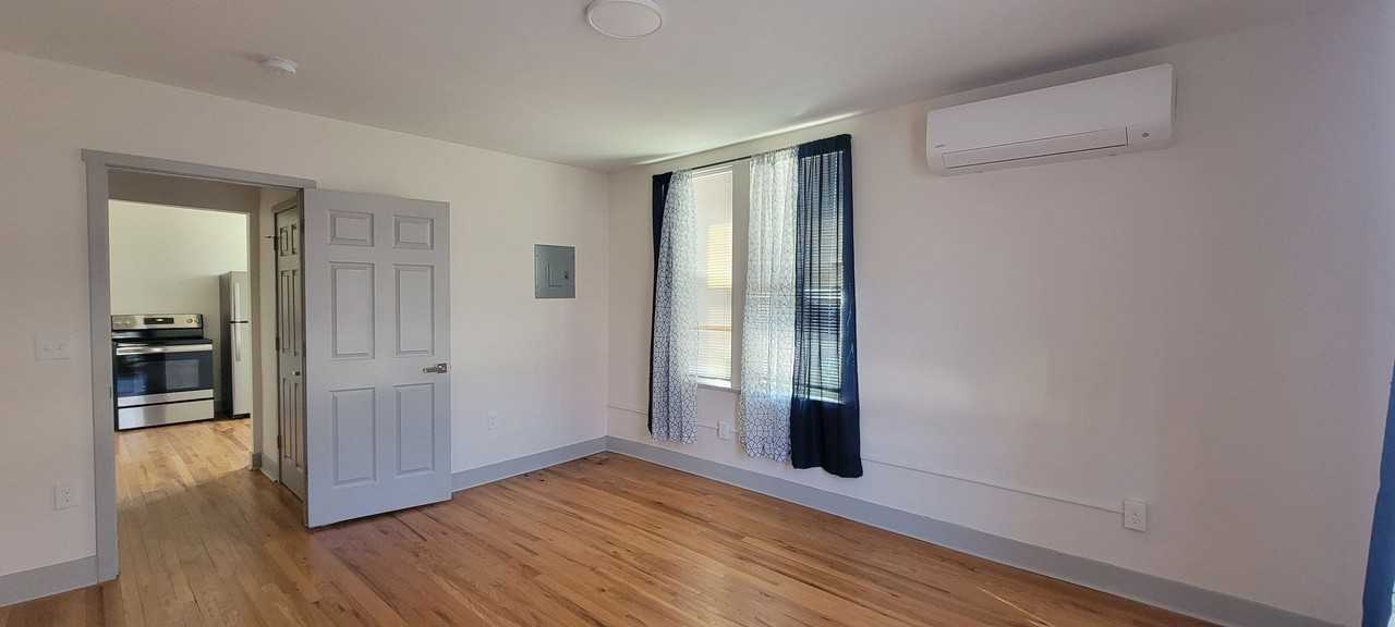 721 Macon Ave - Photo 4 of 24