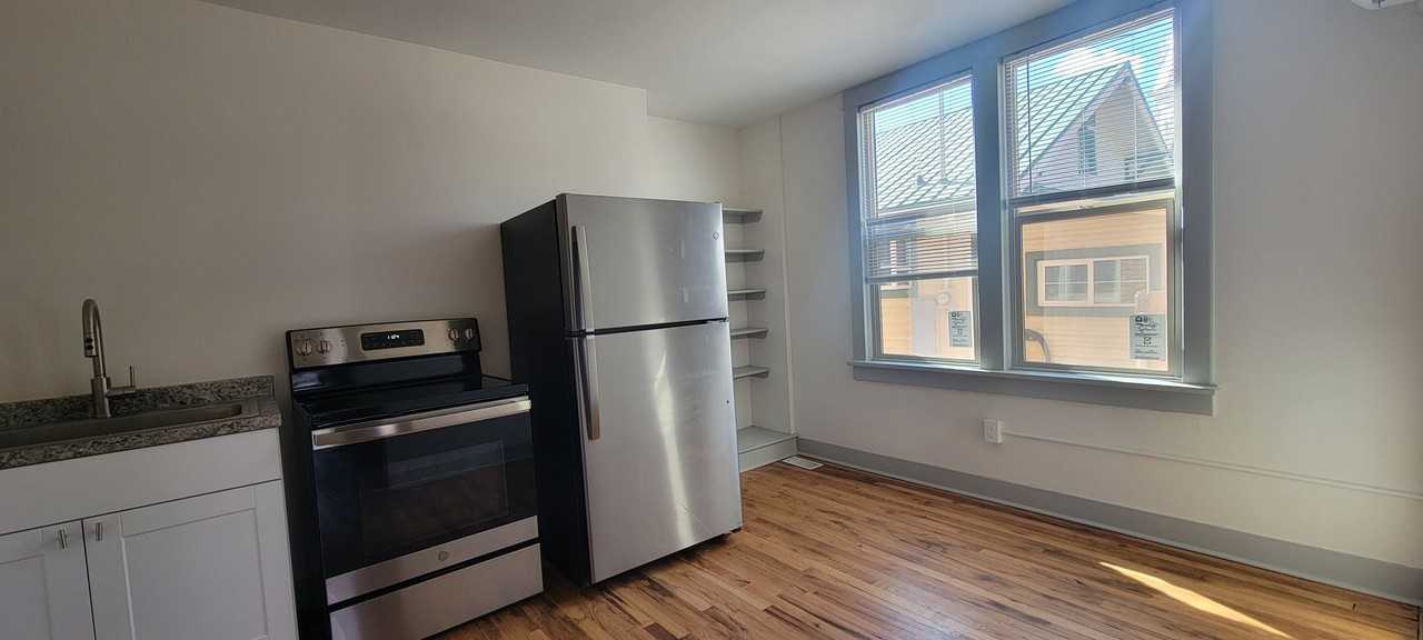 721 Macon Ave - Photo 5 of 24
