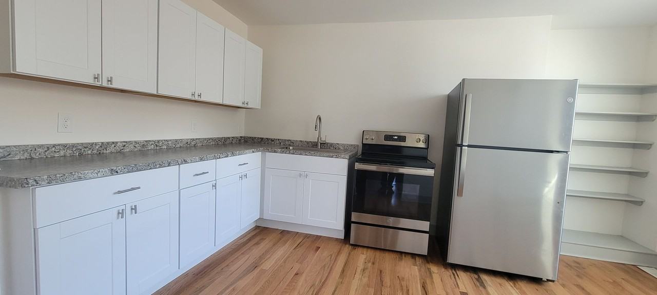 721 Macon Ave - Photo 7 of 24