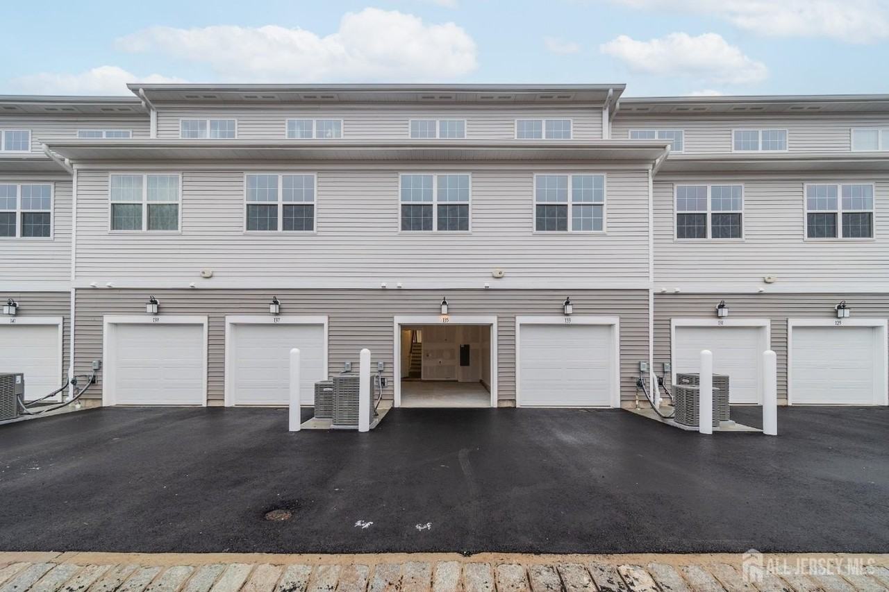 135 Stoutsburg Blvd - Photo 2 of 18