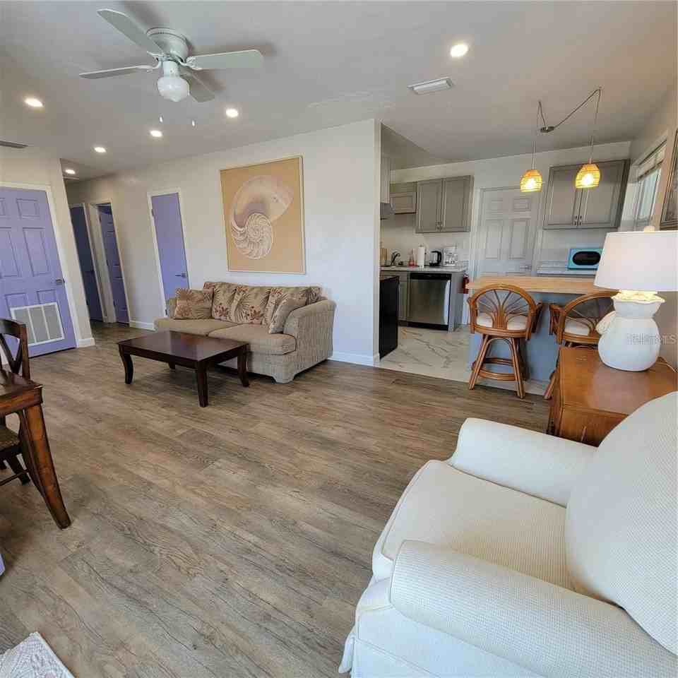 8134 Aero Ave - Photo 4 of 23