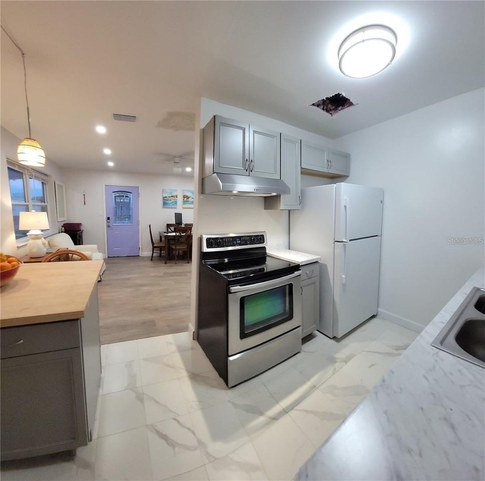 8134 Aero Ave - Photo 5 of 23