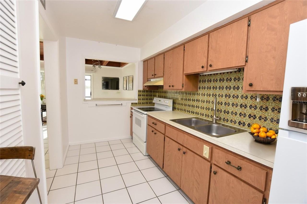 2227 9th St Se - Photo 2 of 18