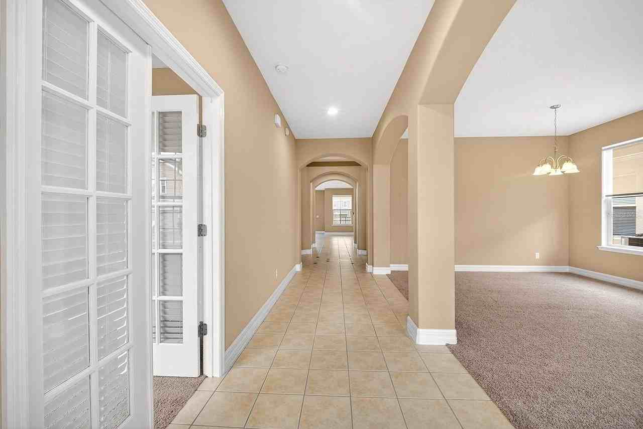 1374 Lexington Ave - Photo 4 of 34