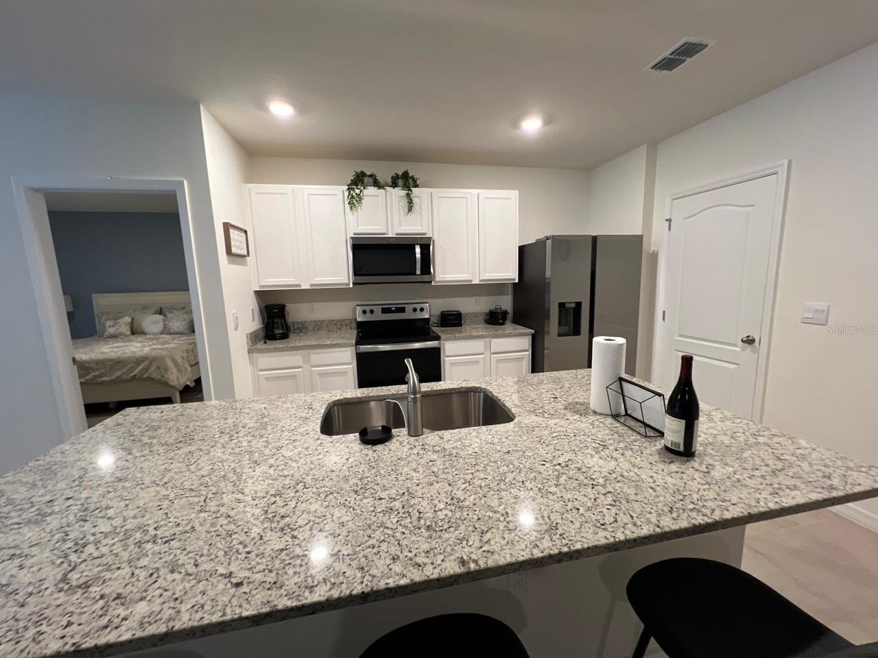 1056 Brooklet Dr - Photo 4 of 17