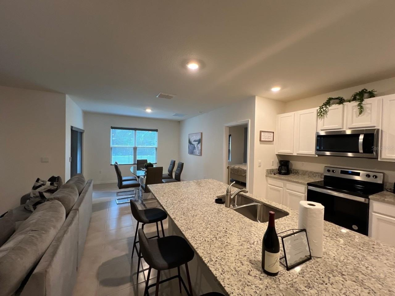 1056 Brooklet Dr - Photo 5 of 17