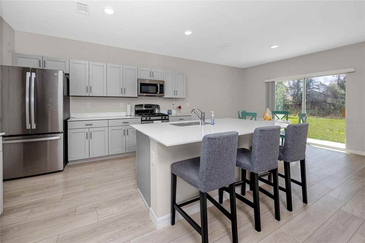 5556 Summer Sunset Dr - Photo 3 of 49