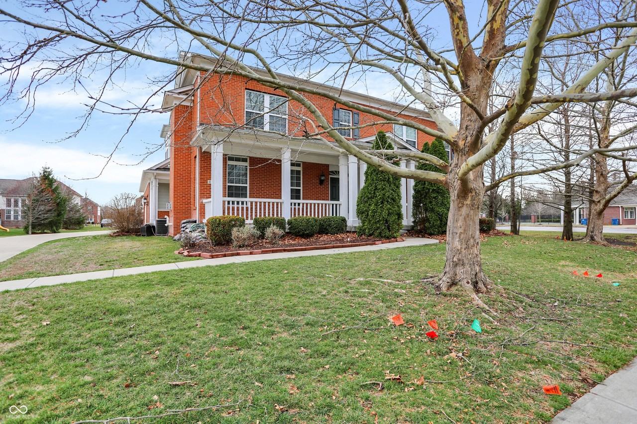 13720 Akers Dr - Photo 3 of 50