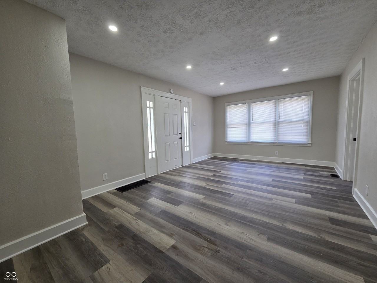 2002 Arrow Ave - Photo 4 of 12