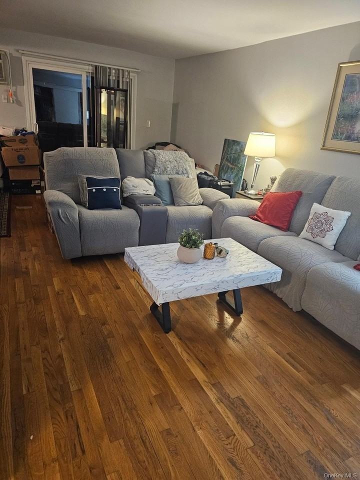 4 Darian Ct Apt 1c - Photo 2 of 7